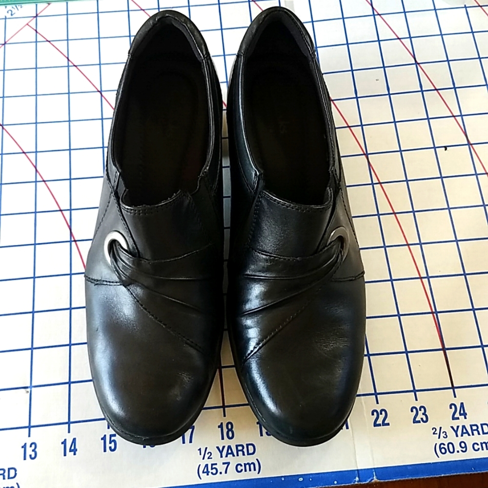 Clark's womans shoes, black, size 9M, leather upper, balance man-made.